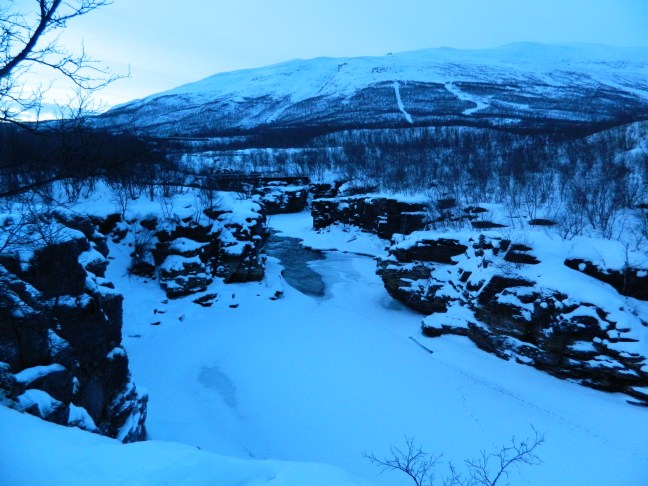 Frozen_surface_of_Abiskojåkka